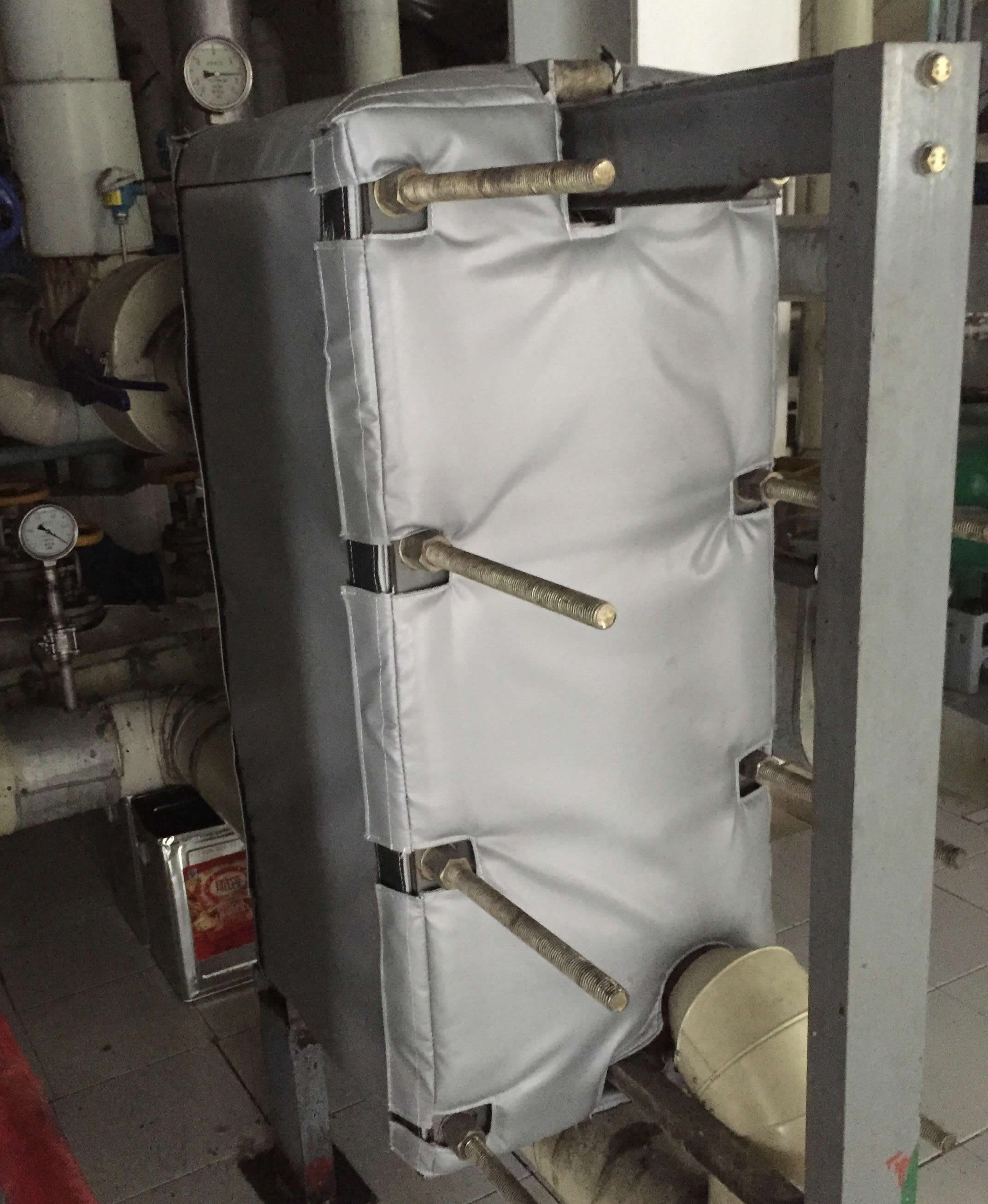 板式<a href=http://m.hafoxiaoxue.cn/e/tags/?tagname=%E6%8D%A2%E7%83%AD%E5%99%A8%E4%BF%9D%E6%B8%A9 target=_blank class=infotextkey>換熱器保溫</a>套