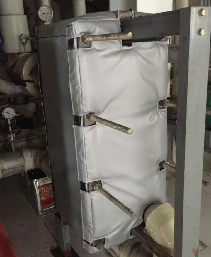 板式<a href=http://m.hafoxiaoxue.cn/e/tags/?tagname=%E6%8D%A2%E7%83%AD%E5%99%A8%E4%BF%9D%E6%B8%A9 target=_blank class=infotextkey>換熱器保溫</a>套